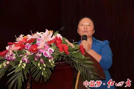 新產(chǎn)品公司經(jīng)理李守芳宣貫新產(chǎn)品定購方案