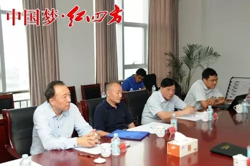 中鹽總公司外部董事在中鹽董事會(huì)辦公室主任的陪同下，來(lái)紅四方調(diào)研指導(dǎo)工作并召開(kāi)座談會(huì)。