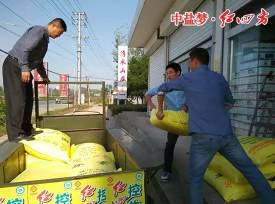 促銷活動一刻也停不下來，今天又促銷復(fù)合肥及尿素共120袋，繼續(xù)加油！