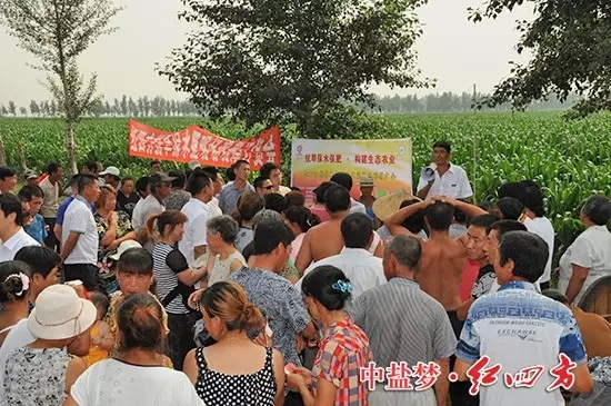 2011年7月，中鹽紅四方在內蒙古通遼召開東北地區抗旱保水肥應用推廣會，公司銷售人員來到田間地頭舉行現場觀摩會，得到廣大農民的歡迎和喜愛。