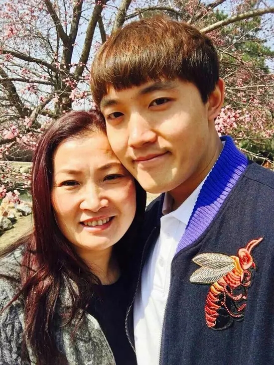 剛離開校園的我，走進紅四方，深深感到了央企的強大。就像我這一滴水，渴望融入紅四方這片海，來盡我微薄的力量；給一望無際的星空中，貢獻出一顆閃耀的星星。